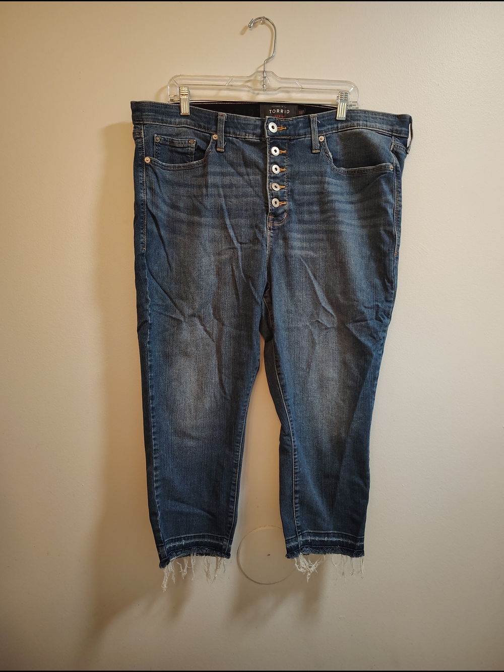 torrid Medium Wash Button-Fly Cropped Jeans with Frayed Hem
